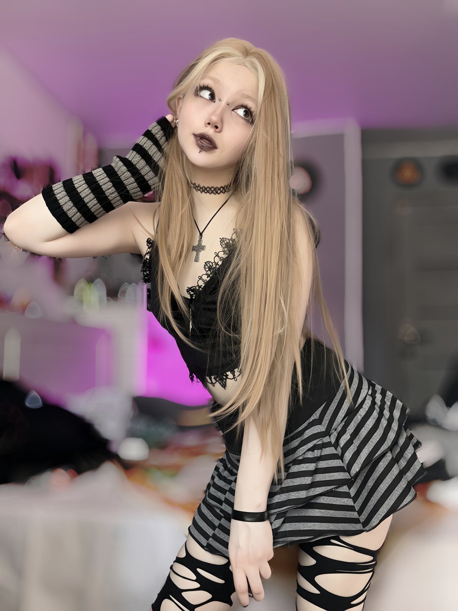 _AmeRei_'s tweet photo. Does blonde suit me? <( °^° )> https://t.co/pNSNmPOOCq