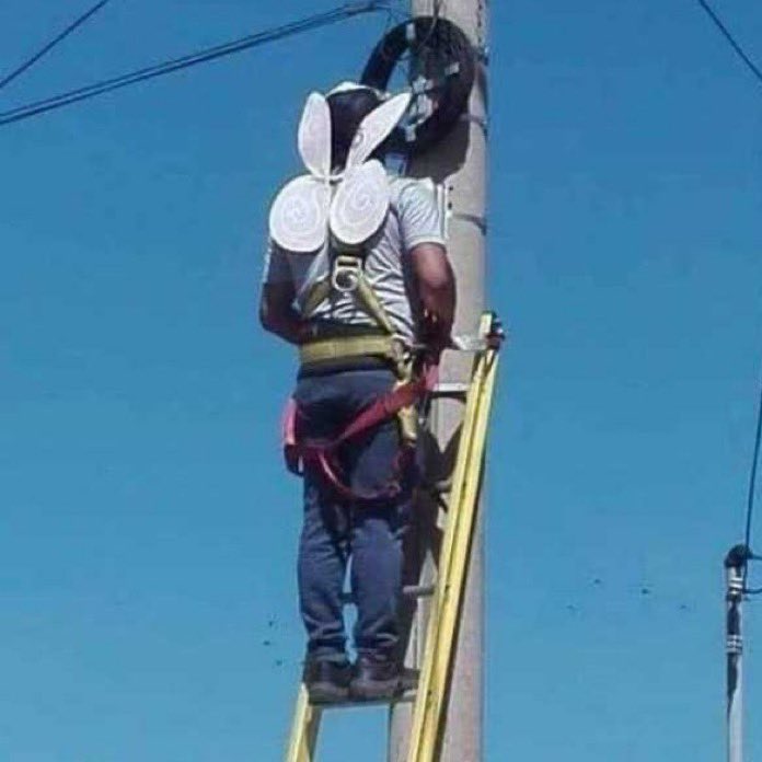 Al descubrir que su padre trabaja en alturas, su hija le da alas para protegerlo de las caídas.