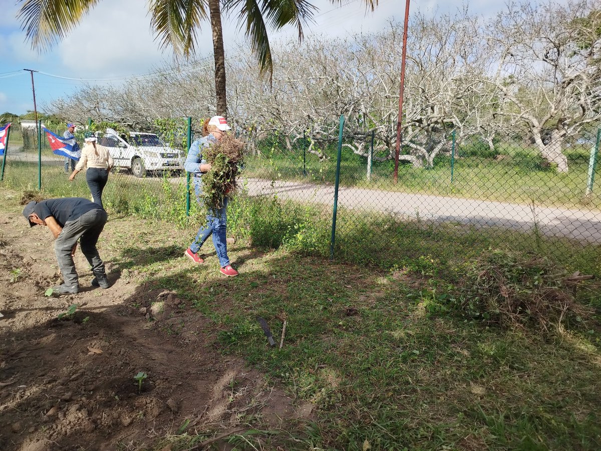 AgerEmpresa's tweet photo. El compromiso con nuestro pueblo, Viva el #1rodeMayo !!!, en saludos a la fiesta de todos los trabajadores, #AGER en el campo. https://t.co/OONKRkounf