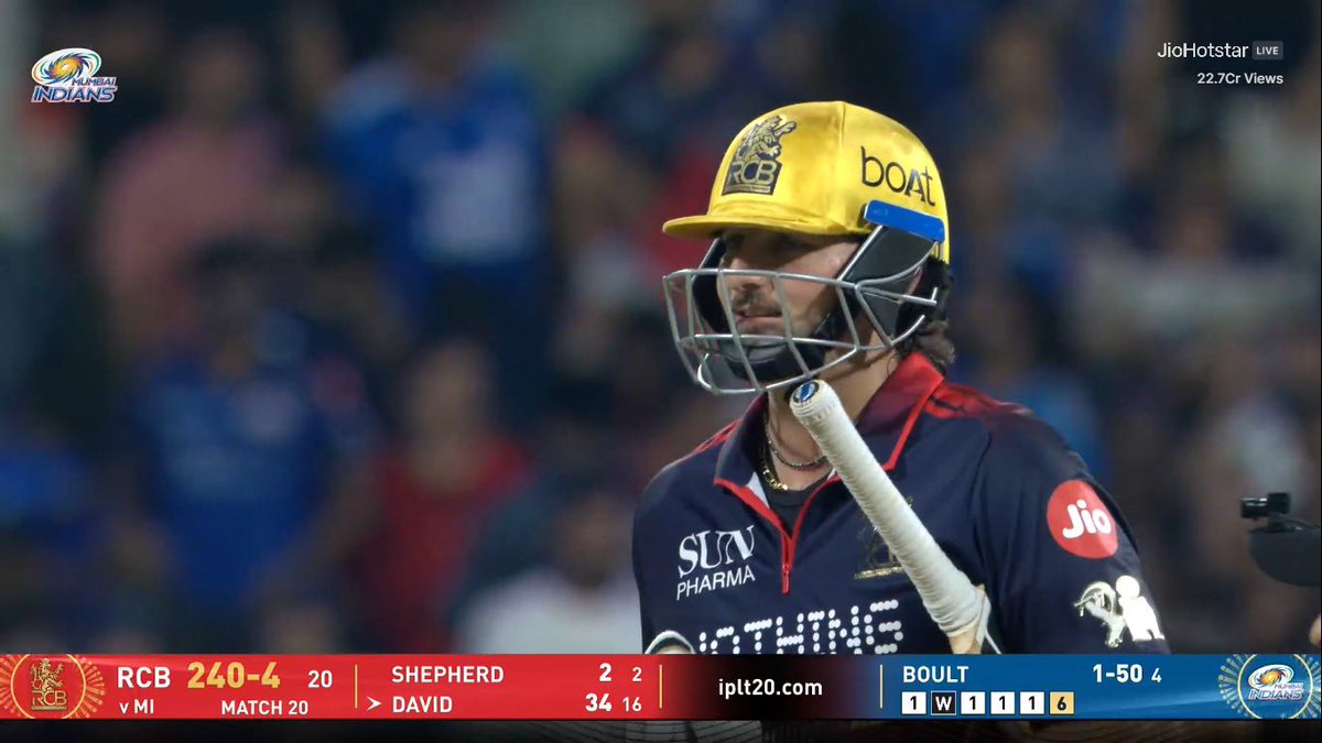 mufaddal_vohra's tweet photo. Salt - 78 (36). 
Patidar - 53 (20). 
Kohli - 50 (38). 
David - 34* (16). 

RCB POST 240/4 AGAINST MUMBAI INDIANS AT THE WANKHEDE. 🤯🔥 https://t.co/KDhBLXABZW