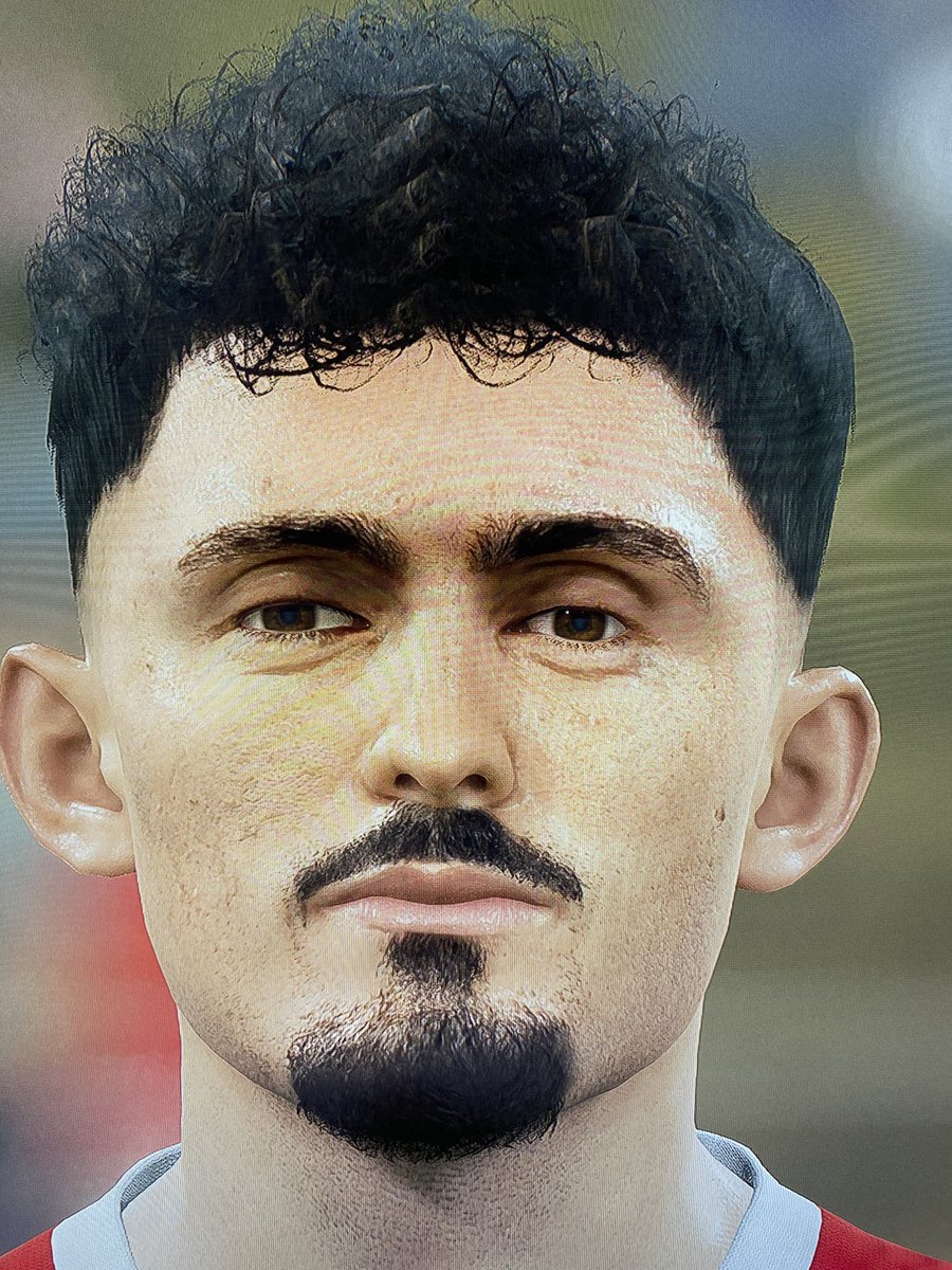 Edhotsmiler tweet media