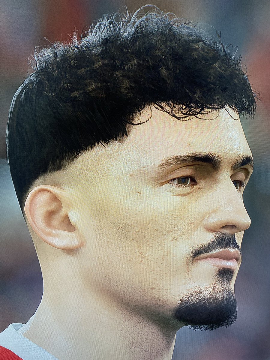 Edhotsmiler tweet media