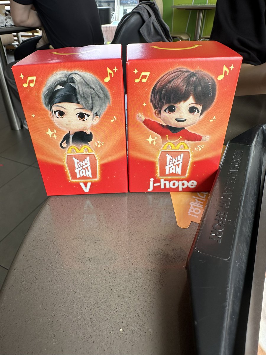 Doding5251's tweet photo. 昨日昼にマック食べに行ったけど btsと コラボしてるのかな これ貰いましたね 
最近のコラボ情報 全く知らないー https://t.co/xfRstqtHbJ
