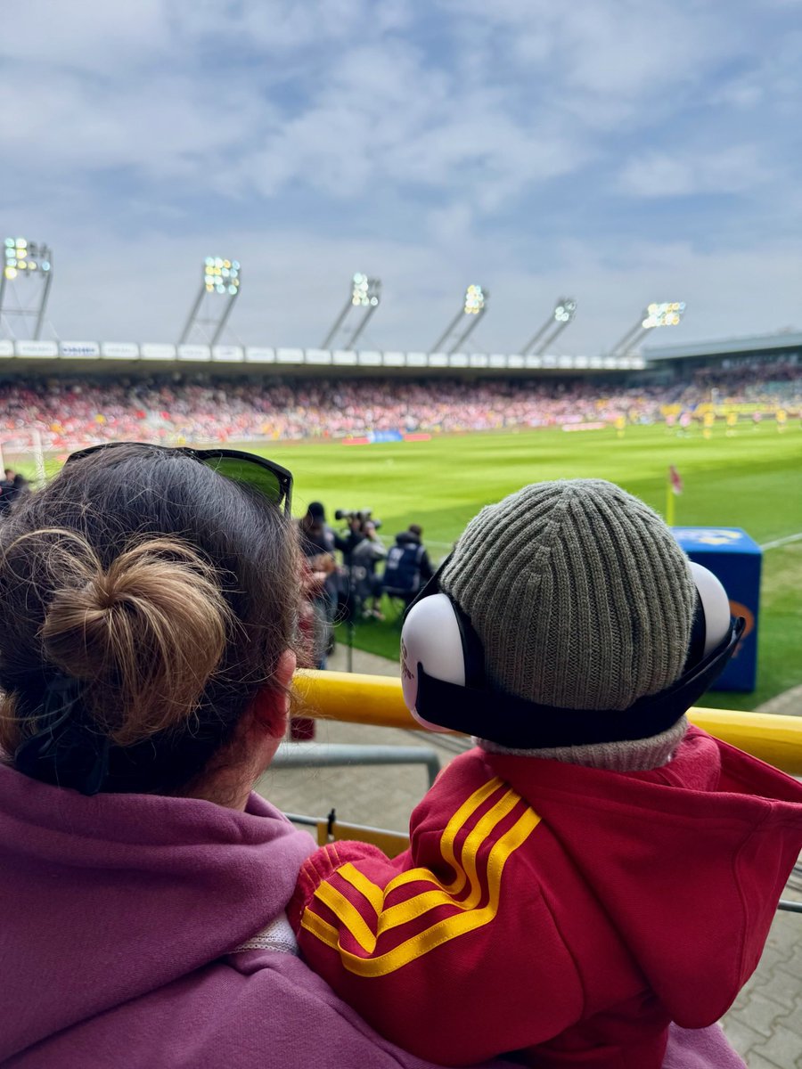 sylwiakoziol_'s tweet photo. No to wymarzony przez Tatę @cienkiksc debiut zaliczony 👌🏻❤️
#CRAARK
@KSCracoviaSA @ArkaGdyniaSA 🤍❤️💛💙 https://t.co/ylijaDECwu