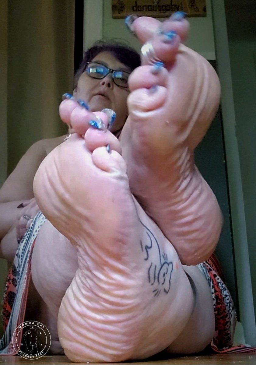 Momma Kat aka Purrrdy Feet tweet media