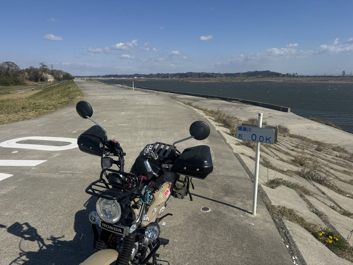 baraco01's tweet photo. バイクから離れるのが怖いほどの暴風の中何とか撮影しその場を離脱､

帰路は心が折れそうな程の向かい風の中､鳴瀬川源流部へ、（−＿−；）

３時間程のショートツーでしたが、初乗りから中々のアドベンチャーでした。

兼 安否報告

#バイクのある生活
#ラーメン
#CT125
#ハンターカブ https://t.co/tVbjBsPnHi