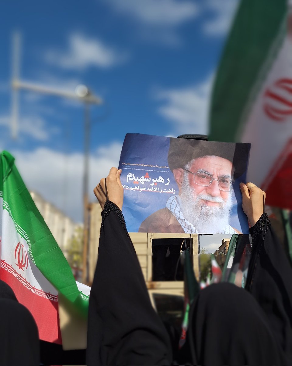 royaamanloo's tweet photo. ای رهبر شهیدم
راهت ادامه دارد
شیعه امام خود را
تنها نمی‌گذارد

#مرگ_بر_آمریکا✊ 
#مرگ_بر_اسرائیل✊ 
#شهید_سید_علی_خامنه‌ای
#IranWar‌
#turbulentamerica https://t.co/E4uWed6h1r