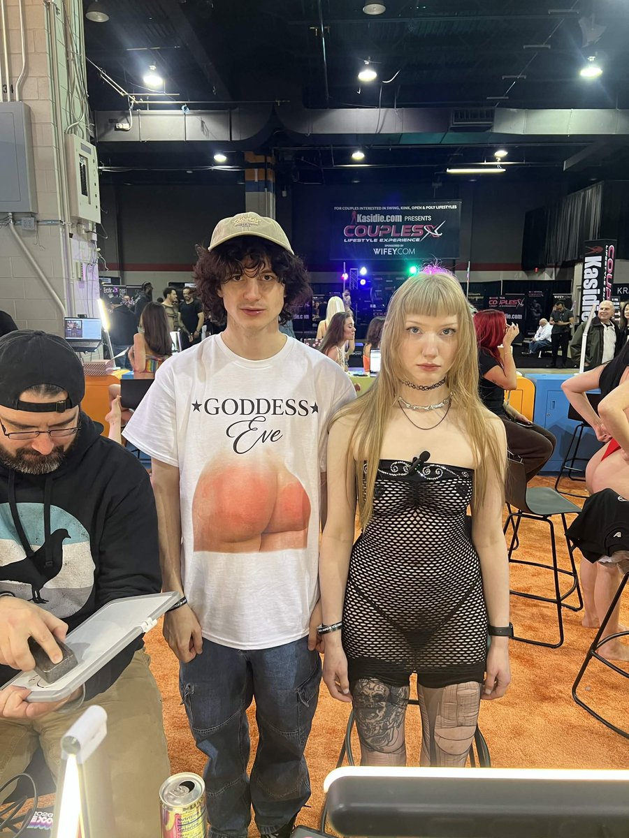 ★ strange girl ★ tweet media