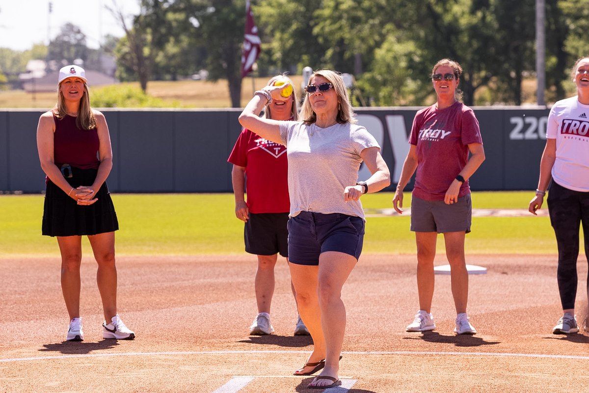 TroyTrojansSB's tweet image. Welcoming back our letterwinners!

#E³ | #OneTROY ⚔️🥎