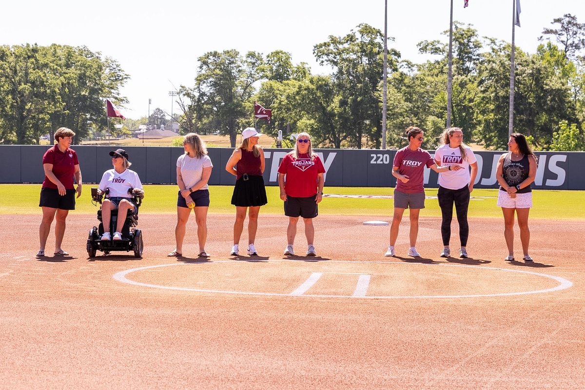 TroyTrojansSB's tweet image. Welcoming back our letterwinners!

#E³ | #OneTROY ⚔️🥎