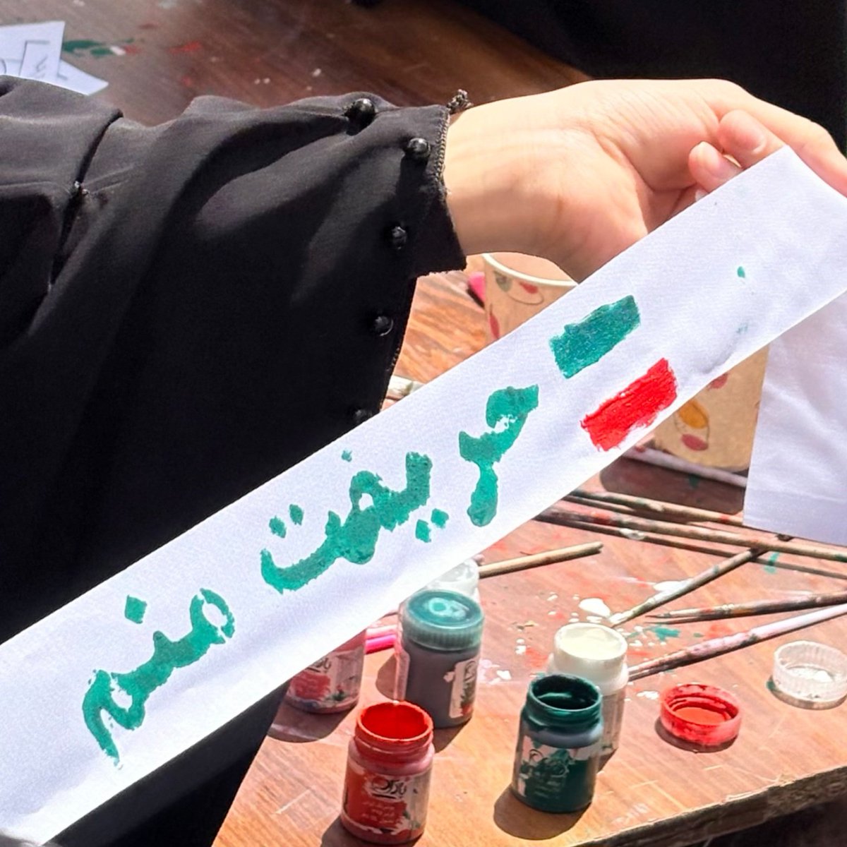 royaamanloo's tweet photo. ... حریفت منم 
حریفت منم ...
🍃منم که اهل ایرانم

#IranWar‌ 
#turbulentamerica https://t.co/ZkVHBPHcJ1