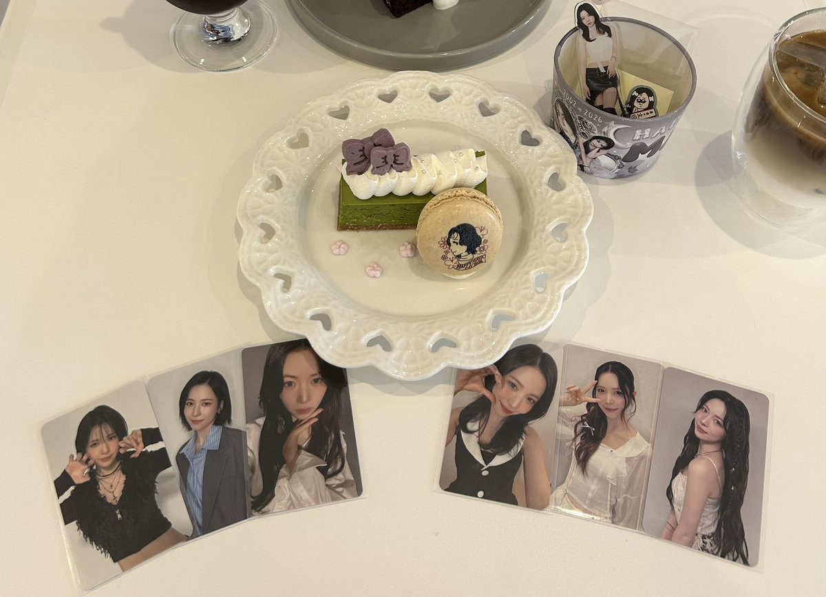 maya_k02's tweet photo. 念願だったセンイルカフェ行ってきた
店内装飾可愛いし、ケーキも美味しくて、NiziUの曲ずっと流れてて幸せな空間だった໒꒱· ﾟ

来年も行きたいな( ◜ᴗ◝)♡

 #HappyMAYADay 
 #いつだってがんばってるマヤの笑顔が大好きだから https://t.co/BGDYz8O1GY