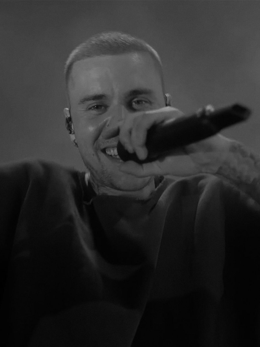 winchestars's tweet photo. De pensar que acompanho esse filho da mãe desde 2010, KCT chorei assistindo. Amo demais aff❤️ #BIEBERCHELLA https://t.co/CBCZAHFmRQ