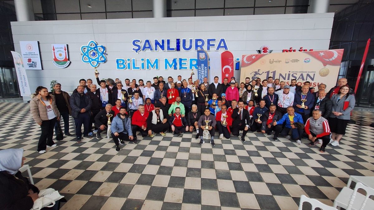 isaisaguzel's tweet photo. Şanlıurfa Büyükşehir Belediyesi
Gençlik ve Spor Hizmetleri Daire Başkanlığı olarak çok şükür kusursuz bir koşunun sonuna geldik. 

🏃‍♂️ TARİHTEN BİLİME, 
KURTULUŞTAN GELECEĞE KOŞTUK!

21 farklı şehirden gelen 500 sporcumuzla beraber ecdadımızın izinde, geleceğin ışığına koştuk. https://t.co/vCfAEe46Dk