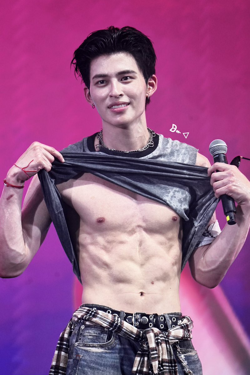 ᗦ↞︎◃︎ tweet media