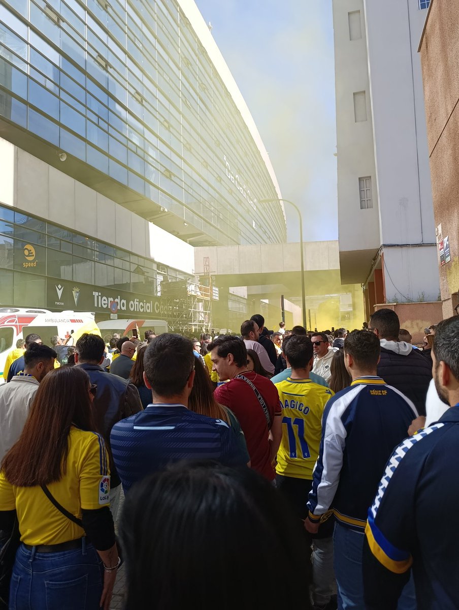 Yo no te abandoné ni nunca lo haré 

#CCF
1910 
💛💙