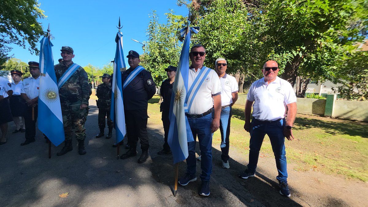 🎉 Ramón Biaus celebró su 117° aniversario
Con un emotivo acto oficial, la comunidad conmemoró un nuevo año de su fundación, con la presencia del intendente Guillermo Britos, autoridades locales, instituciones y vecinos.
🇦🇷 Se realizó el izamiento de la bandera, se entonó el