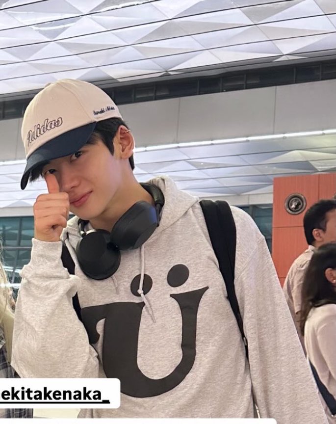 YUMEKI_INA's tweet photo. [📂] 12.04.2026

OP membagikan moment bersama #YUMEKI saat berada di bandara Soekarno Hatta. 

©️ josephineoctavia
©️ 557ela

#YUMEKI #유메키 #ユメキ
#YUMEKI_INA https://t.co/ot6EZS8zIU