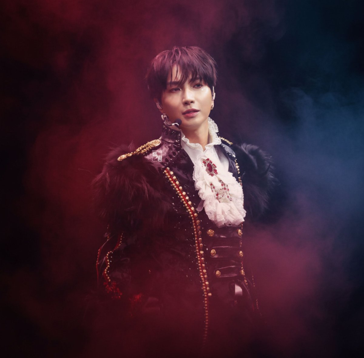 260404 슈퍼쇼10 SJ-CORE

뱀파이어 왕자님💙

#SUPERSHOW10 #SJCORE #SUPERJUNIOR 
#LEETEUK #슈퍼주니어 #이특 #특별하게_사랑해