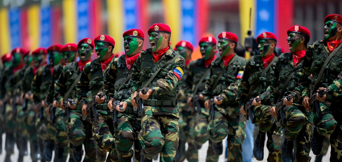 La FANB sigue apegada a la Constitución y a la "Doctrina Militar Bolivariana".
Los Fascistas, la oposición extremista, no tienen ni tendrán el apoyo de los militares venezolanos, profundamente Chavistas y unidos con el pueblo en perfecta fusión civico-militar.
"Chavez vive".