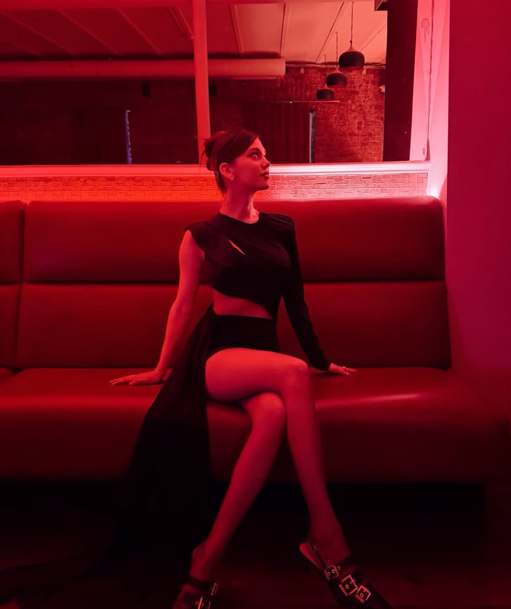 BLUE 🎸 tweet media