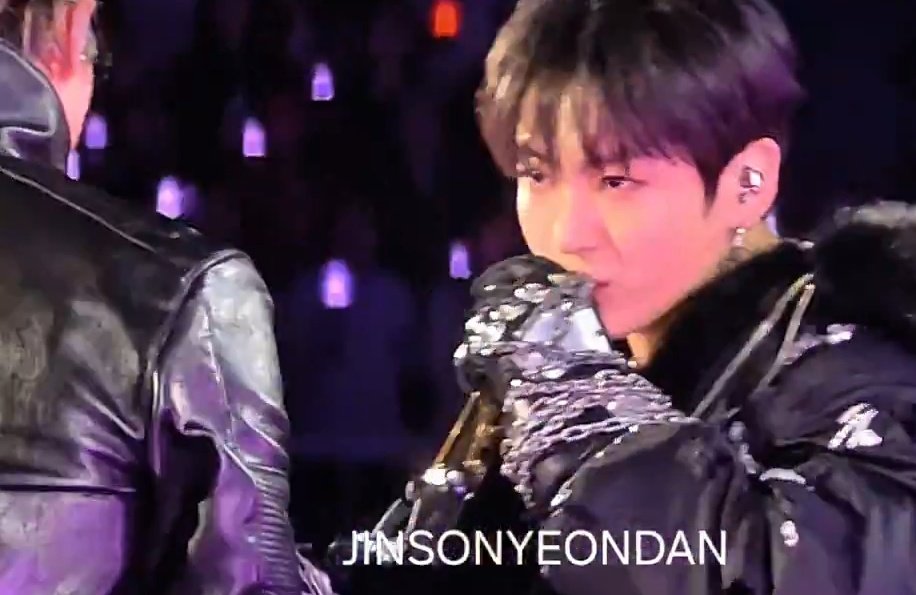 elnjeykey's tweet photo. OH GOD... HE'S GONNA EAT NAMJOON ALIVE https://t.co/pSXj8CbI6r