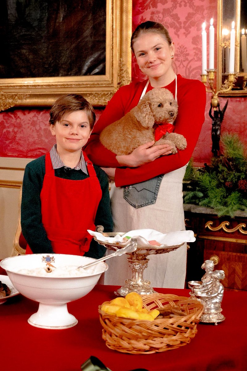 royalchildren_'s tweet photo. #PrincessEstelle and #PrinceOscar of Sweden with their dog Rio, prepare traditional Christmas dishes to wish everyone a Merry Christmas 2025 and a Happy New Year 2026, in the kitchen, at the Royal Palace in Stockholm, Sweden 🎄 -December 21st 2025.
.
📷 : Sara Friberg/Kungahuset https://t.co/2lz7zpz2Re