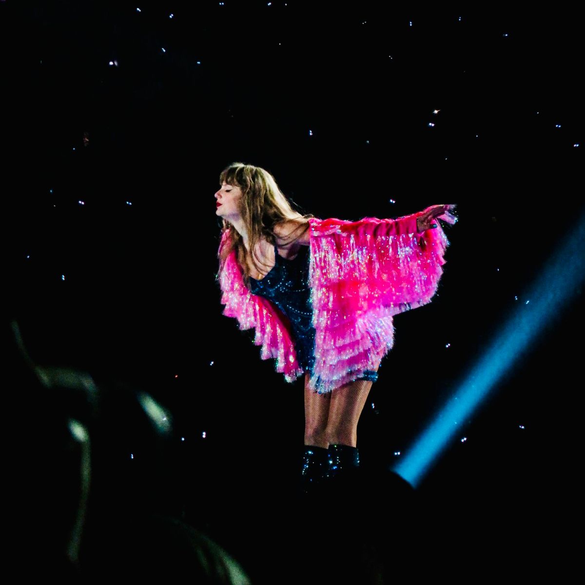 AlisonRaeS2's tweet photo. This will be forever! ✨ the pre-sale for the second leg of The After of a Showgirl Tour is now open, and this time it’s heading to Asia 📷 Jeans opens the night, introducing a fresh wave in musical fashion 📷📷 👖🎶✨ https://t.co/MvCqFMnn8K https://t.co/cOmN2E9EfZ