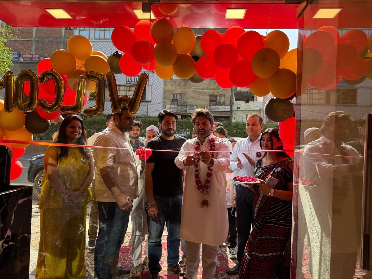 AaleyIqbal's tweet image. Delighted to inaugurate Aarohi Vegetarian Restaurant at Darya Ganj, offering delicious Chinese, North Indian, and South Indian cuisine. Wishing the entire team great success and a wonderful journey ahead. #resturant #opening #aaleymuhammadiqbal #mla
