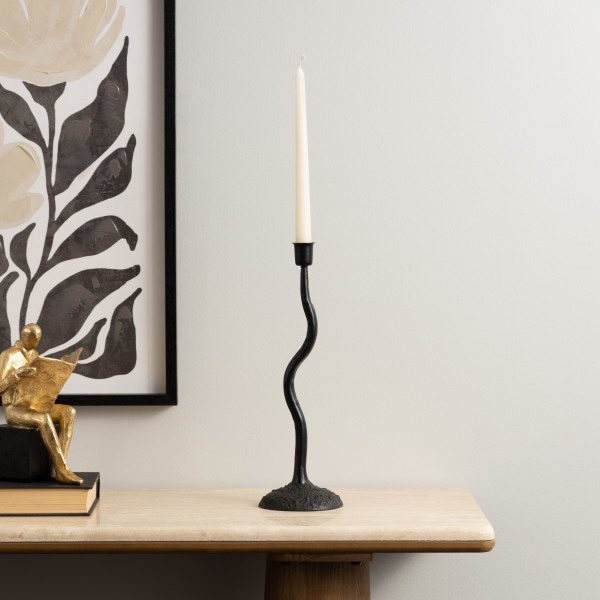 danieljdevries's tweet photo. New drop — and this one's a mood. 

Introducing the Ripple Candleholder Collection from @decomarche . Three sculptural black metal candle holders designed for people who believe the details matter.

Inspired by sleek elegance and clean lines, each piece features a signature wavy stem, a polished matte black finish, and a sturdy weighted base crafted from durable metal with intricate detailing throughout. Monochromatic, bold, and effortlessly luxurious.

The trio candelabra makes a statement on any dining table. The tall and mid single holders work beautifully grouped on a mantle or sideboard — or let one stand alone and own the room.

Modern minimalist. Contemporary. Timeless. These are the pieces you style once and keep forever.

#DecoMarche #HomeDecor #CandleHolder #NewArrival #ModernMinimalism #BlackDecor #InteriorDesign
