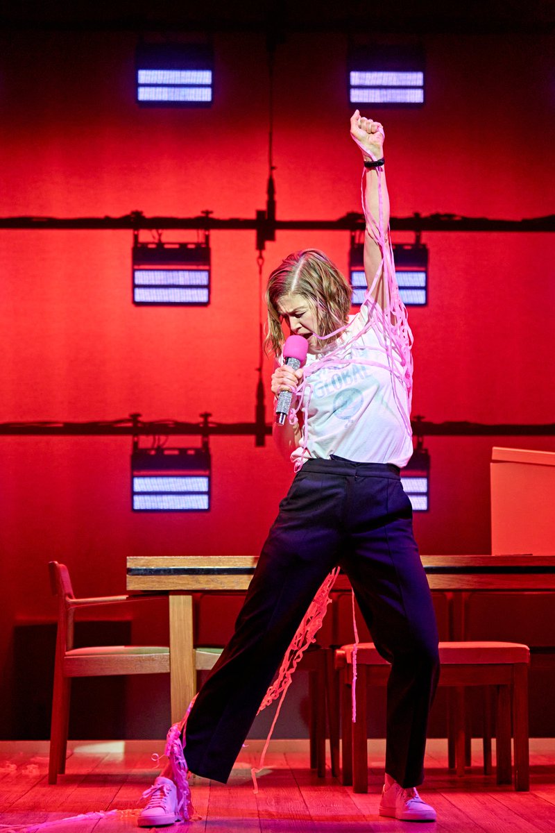 WhatsOnStage's tweet photo. Best Actress goes to Rosamund Pike for Inter Alia #OlivierAwards https://t.co/KsyMlss3sn