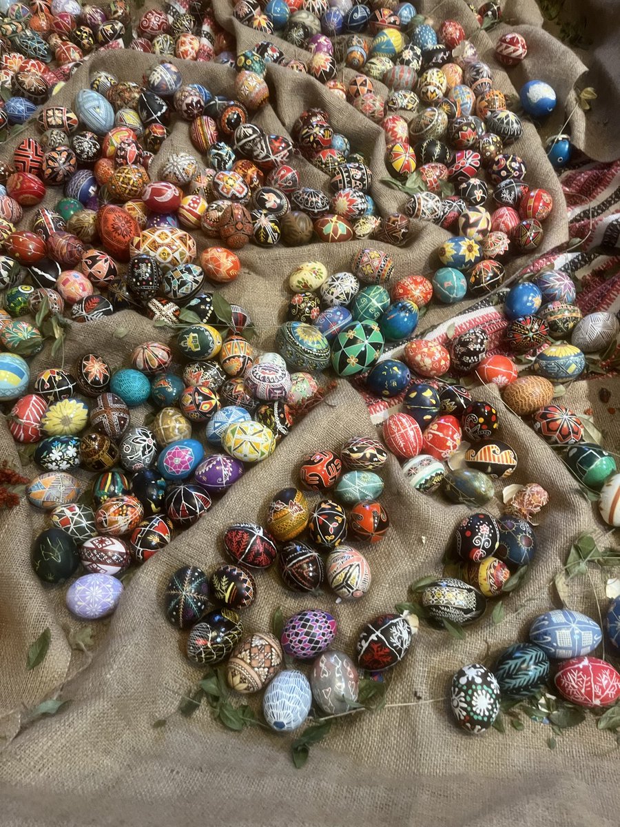 IanMT492's tweet image. Ya wanna see the Pysanky do ya? Big ol eggs? #happyeaster