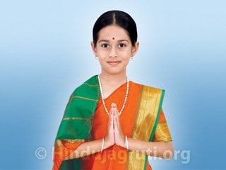 Joining hands with d head bowed means salutation to #God or #Divinity in d individual. The eyes should be closed while paying obeisance to God or any respected individual, to get d darshan of God within us.

For more : 
sanatan.org/en/a/107182.ht…

#SanatanDharma
#GodNightSunday