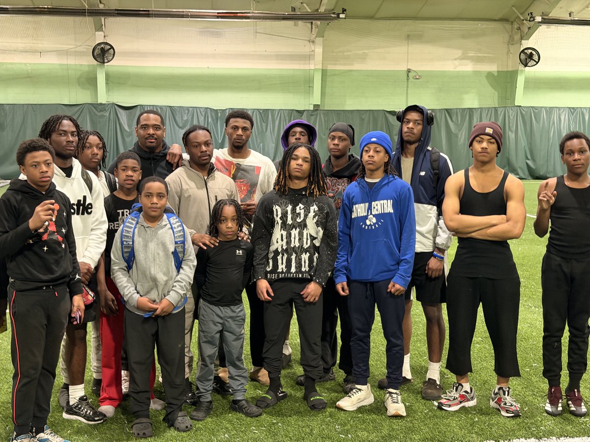 JuJuHarmonjr's tweet photo. Thanks @showoutnj for the gems; truly appreciated. It was a pleasure learning from you. Now go show the league what them G-Men about!
@vaughtsviews 
@AllenTrieu 
@1coachjay_ 
@killakev_2 
@cleats2whistle 
@SWiltfong_ 
@DemetricDWarren https://t.co/mMypfreb6a
