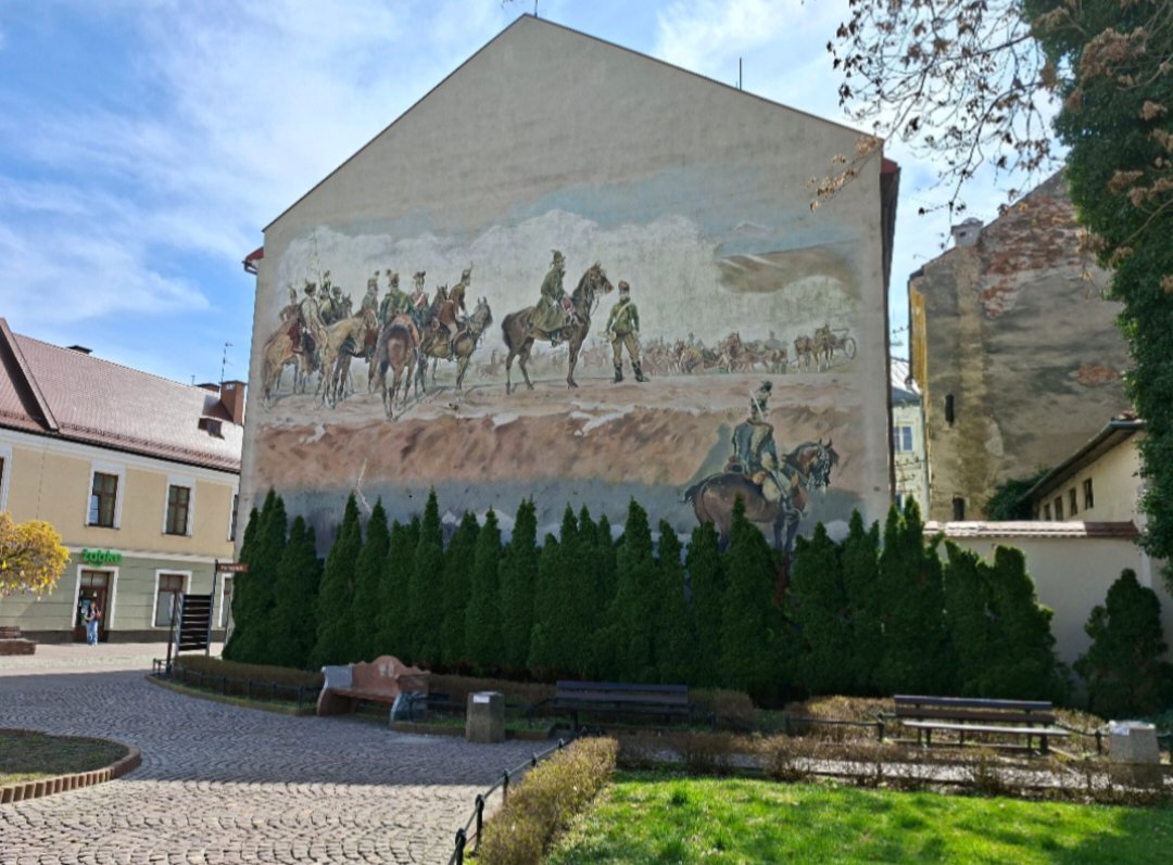 jurajczyk's tweet image. #Tarnów jeszcze jajeczny🥚Bogate historycznie miasto, które do czasu powstania Zamościa było największym miastem prywatnym w Królestwie Polskim. Z dworcem PKP wiąże się tragiczna historia zamachu 28 sierpnia 1939 dokonanego przez niemieckich dywersantów.⬇️ tarnow.ikc.pl/historia-28-si…