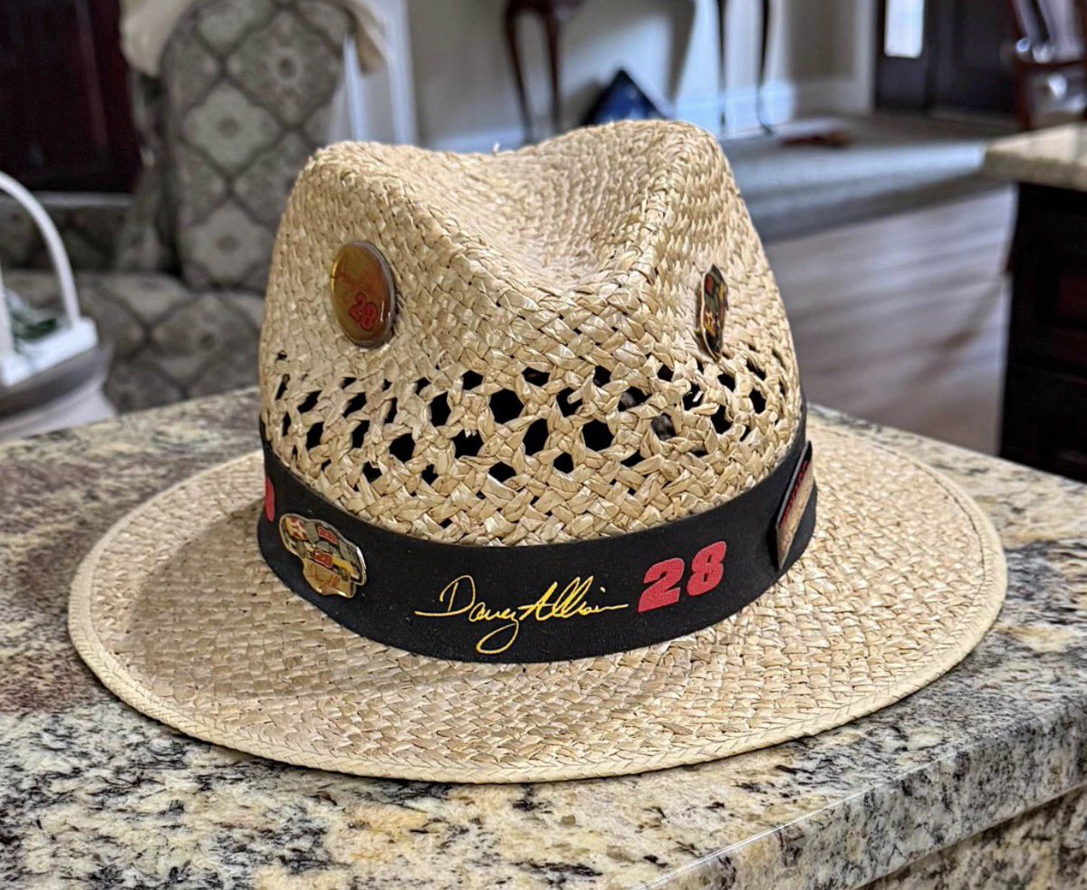 cornbreadcowboi's tweet image. Had to pull this joker out today for some golf after some goofy Yank commented “shrink the game” on my post yesterday #Dixie