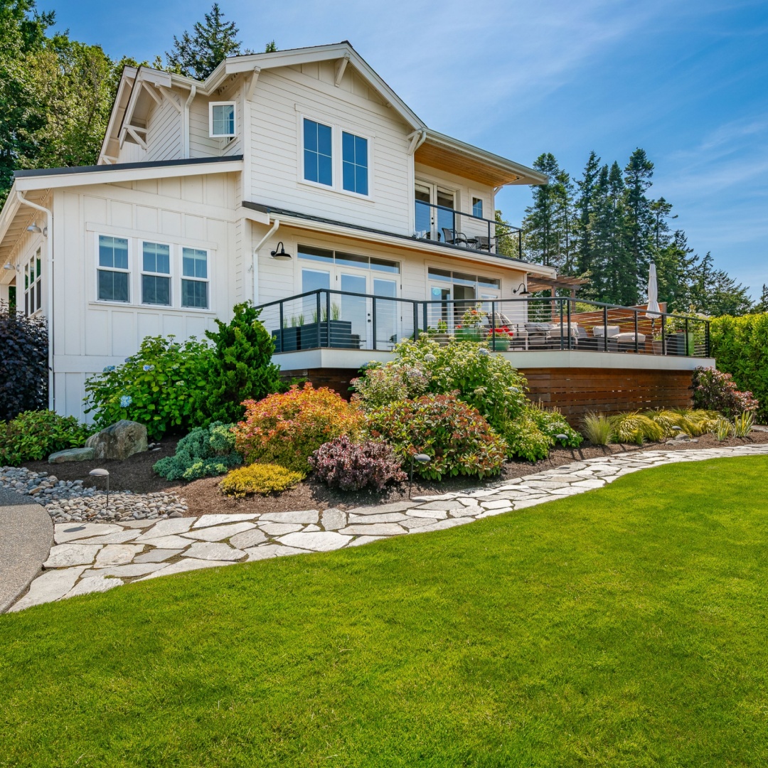 FindHomeIdeas's tweet photo. Hello, April! Time to bring your yard back to life.

Now’s the perfect time to:
 -Clean up winter debris
 -Prep lawn for healthy growth
 -Refresh edging
 -Start planning those outdoor living upgrades

A beautiful yard doesn’t happen by accident—it starts with the right plan. https://t.co/EPo4xVr5r7