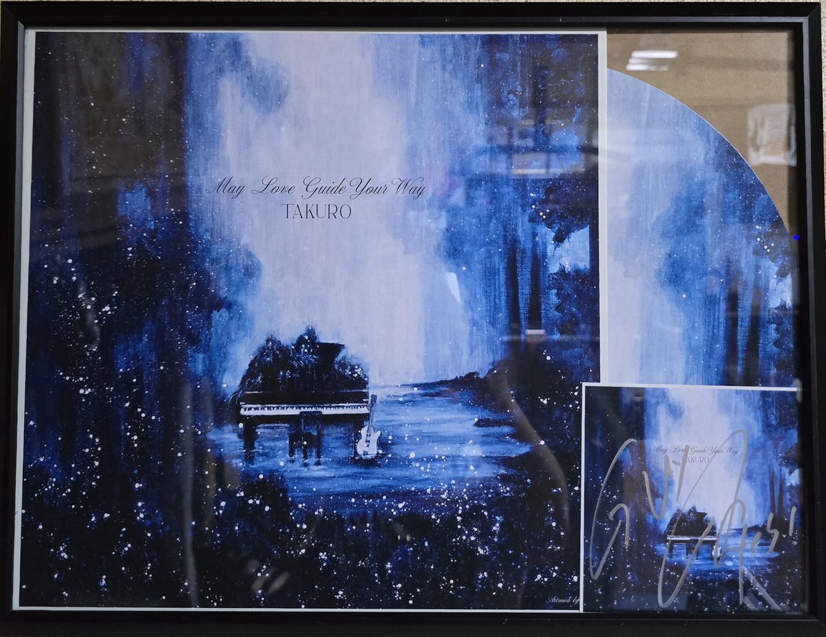 terisonzero's tweet photo. LIVEは最高だし、
会場で購入したら
直筆サインくれるし神様よ。
レコード風ジャケットも
TERU画伯の絵も素晴らしいし
当然額にいれちゃう！
#GLAY https://t.co/L4SDXs81CF