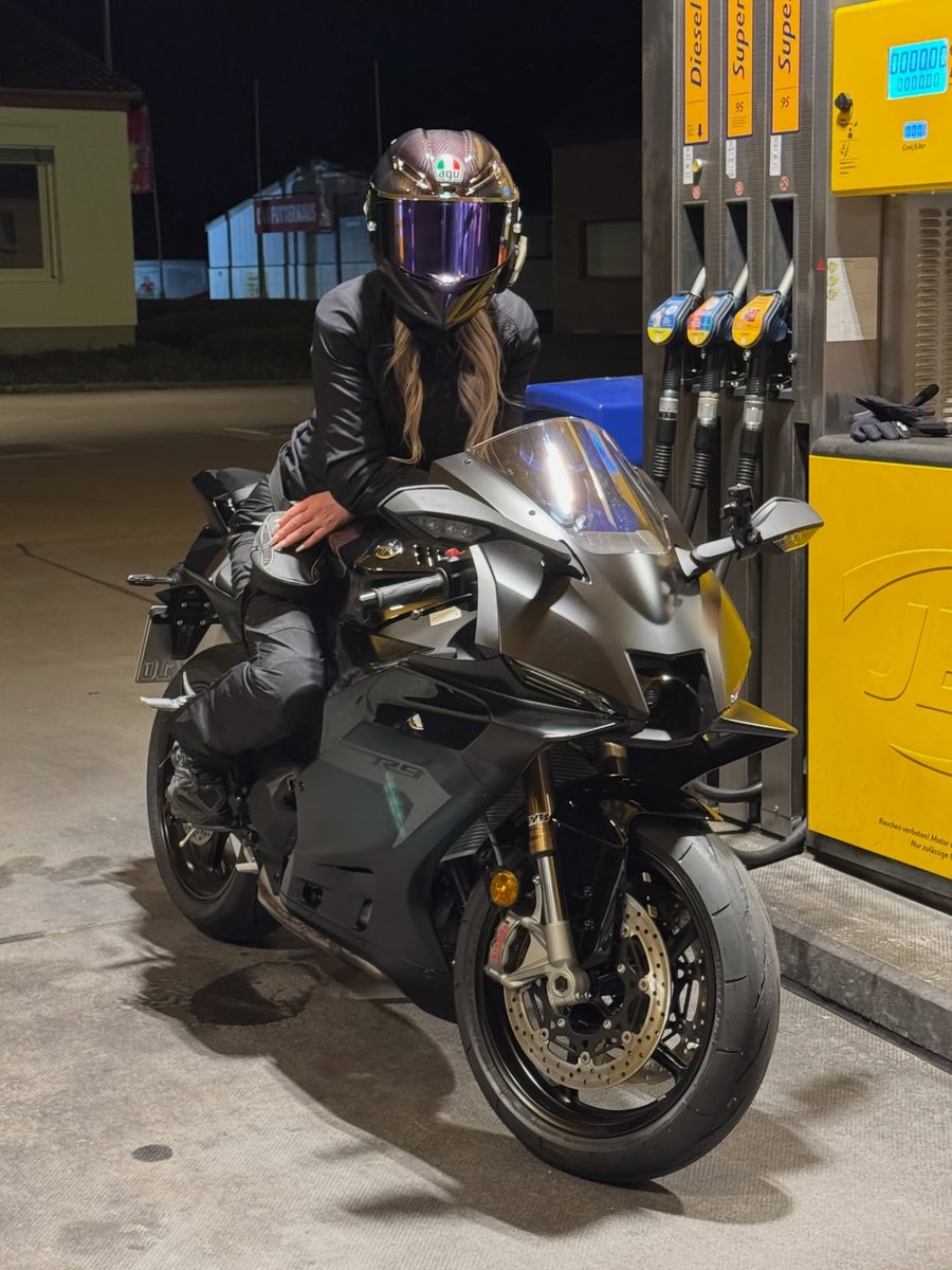 MoreMotorcycles's tweet image. #Yamaha R9
#Bikergirl 

📷
threads.com/@jalesari_