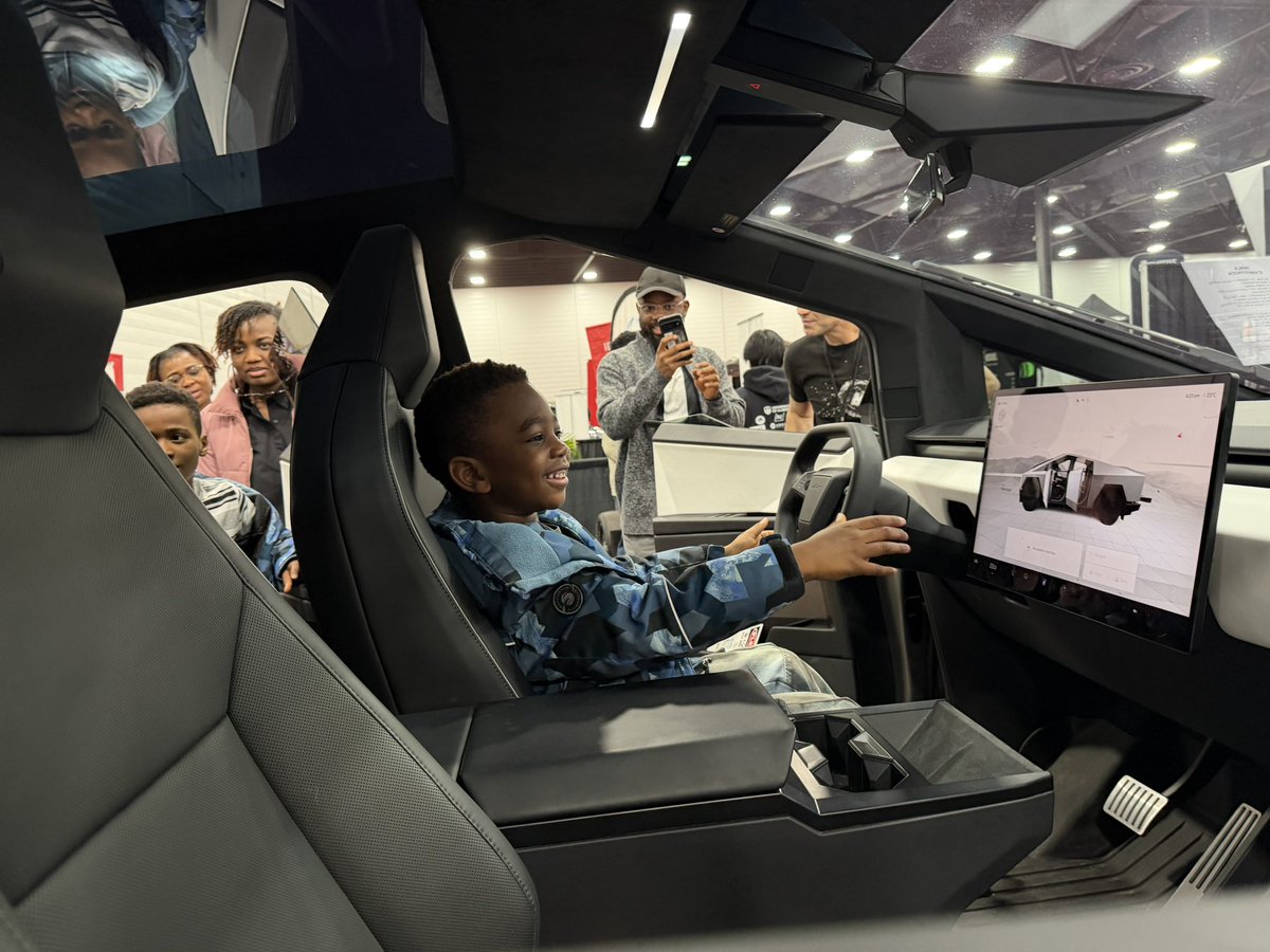 PluginAlberta's tweet image. The Cybertruck, UofA electric racing project car, Leaf and Ioniq 9 are all helping us attract thousands of attendees. High gas prices and the return of the EV incentive are top of mind for the people talking to us.