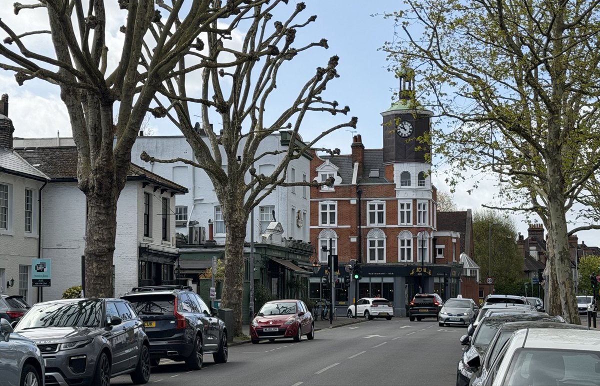 RoyalFineArt's tweet image. The Victorians had a pretty much infallible sense of how to terminate urban vistas, and indeed of urban hierarchy generally, as these examples from Surbiton show. It’s fair to say we’ve lost the skill, and then some. It requires a willingness to contribute to the general good.