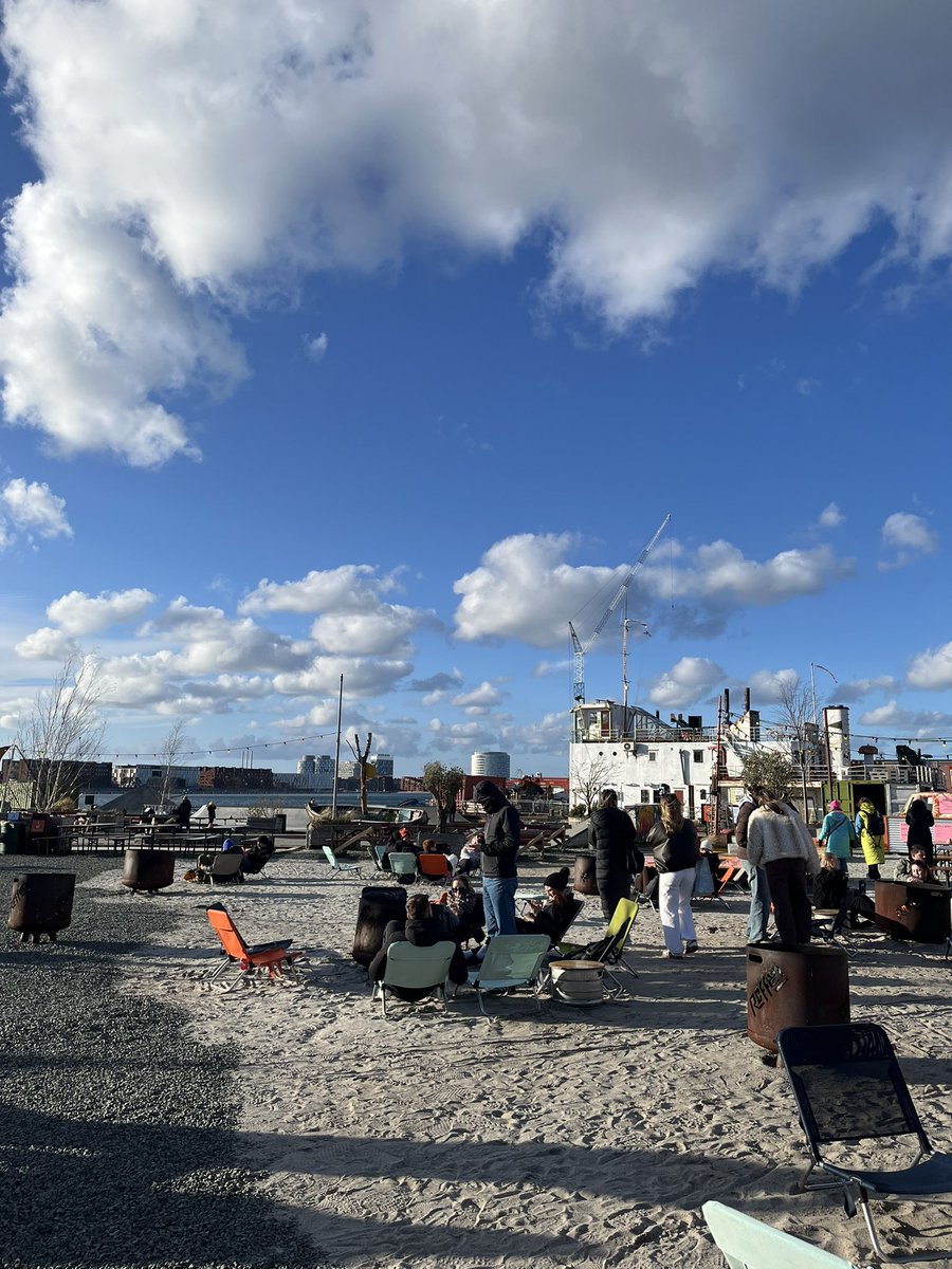 愛 (slow) tweet media