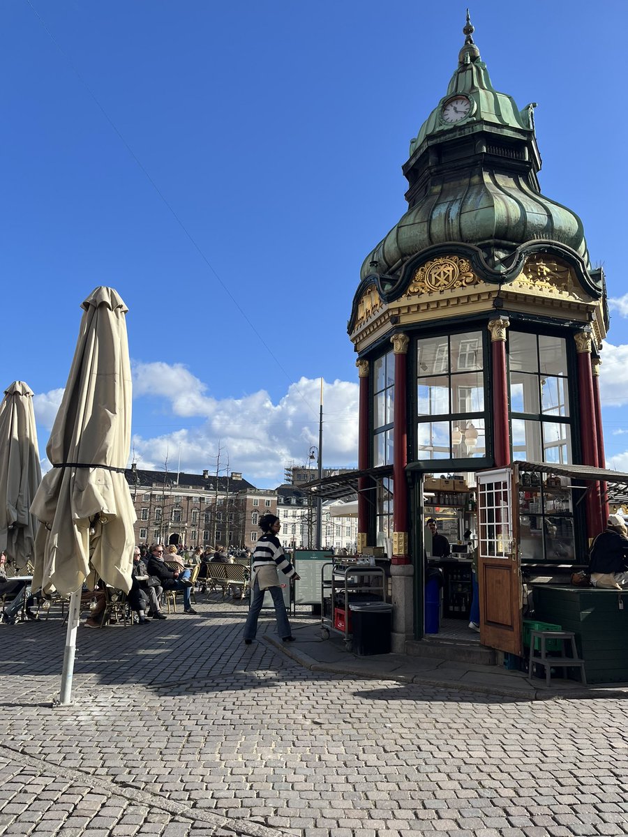 愛 (slow) tweet media