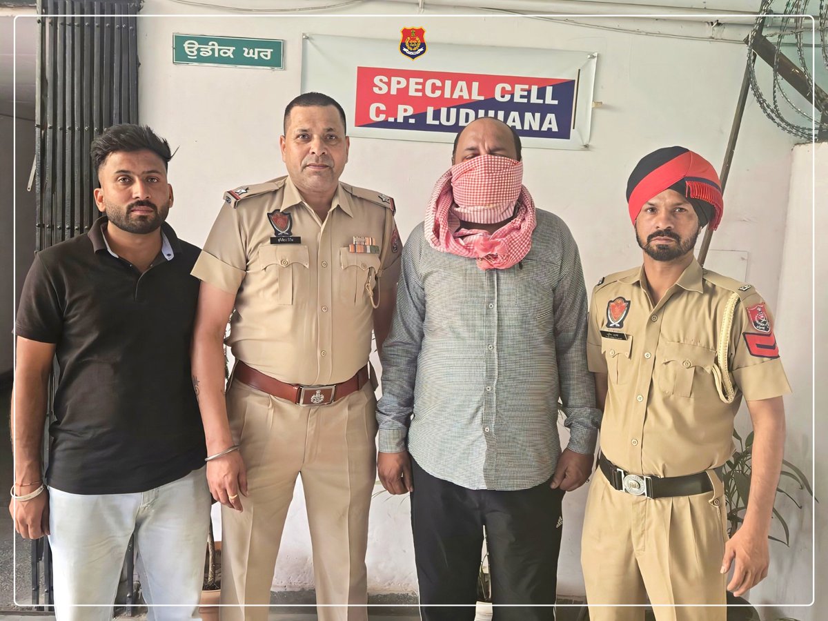 Ludhiana_Police's tweet photo. риХриори┐ри╕ри╝риири░рйЗриЯ рикрйБри▓ри┐ри╕ ри▓рйБризри┐риЖригри╛ ри╡рй▒ри▓рйЛриВ риЧрйИри░-риХри╛риирйВрй░риирйА ри╕ри╝ри░ри╛рим рижри╛ риХри╛ри░рйЛримри╛ри░ риХри░рии ри╡ри╛ри▓ри┐риЖриВ риЦри╝ри┐ри▓ри╛рилри╝ риХри╛ри░ри╡ри╛риИ риХри░рижри┐риЖриВ риЗрй▒риХ ри╡ри┐риЕриХридрйА риирйВрй░ 09 рикрйЗриЯрйАриЖриВ ри╕ри╝ри░ри╛рим риЕридрйЗ риХри╛ри░ ри╕риорйЗрид риХри╛римрйВ риХрйАридри╛ риЧри┐риЖред
#LudhianaPolice #ExciseAct #IllegalLiquor #PoliceAction #CrimeControl #PunjabPolice #LawEnforcement #StaySafe https://t.co/d1WZHeLpwF