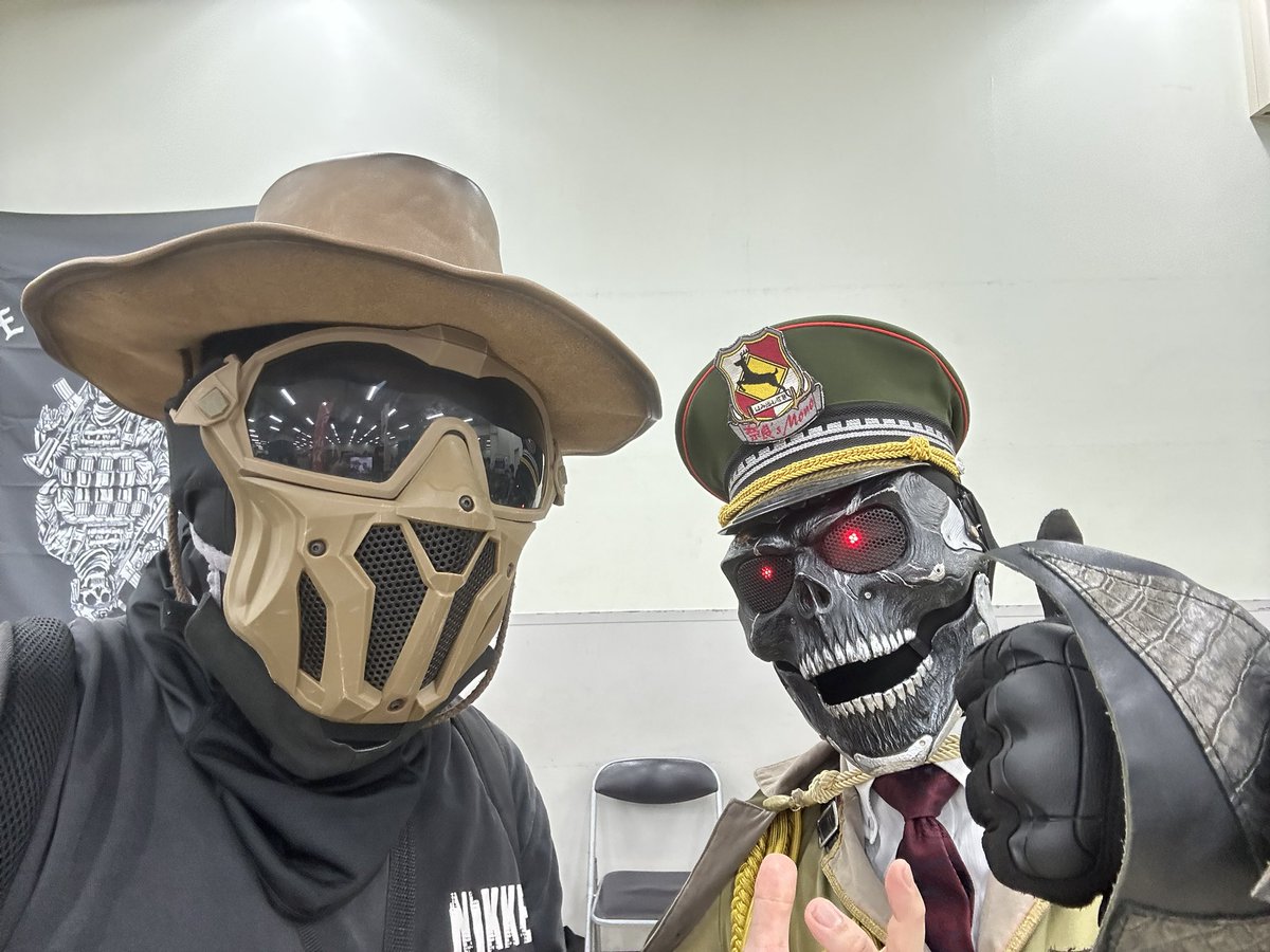 code_reidon's tweet image. #爆裂祭 行ったぜ｡
ってな感じで､次回の開催日がARMOR祭と被ったぁ。
まぁゆっくり考えるとしよう。
後また去年に続き､ #LayLax のブースで､ロイたす中身少年さん［@royalmoto2022 ］uchico［@uchiko_official ］のブースで､SASUGO閣下［@Sasugo_3 ］がいました。
まぁ挨拶だけしました。