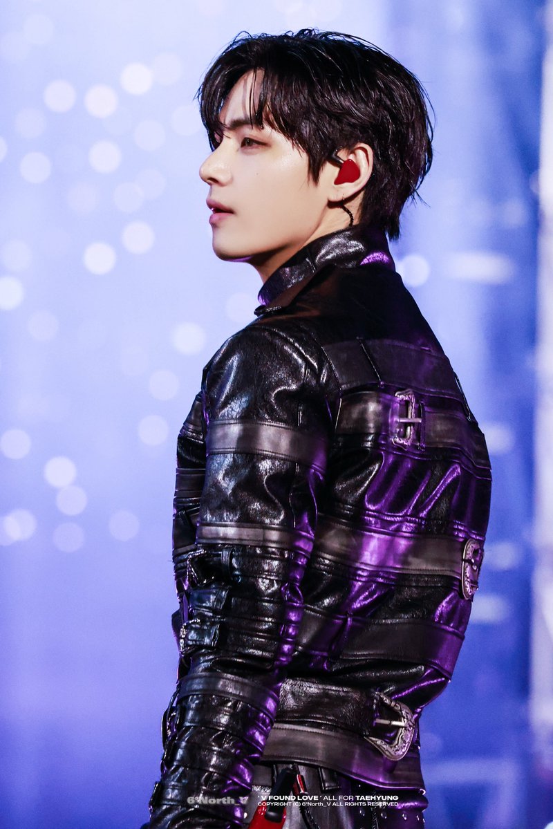 6 ° North_V tweet media