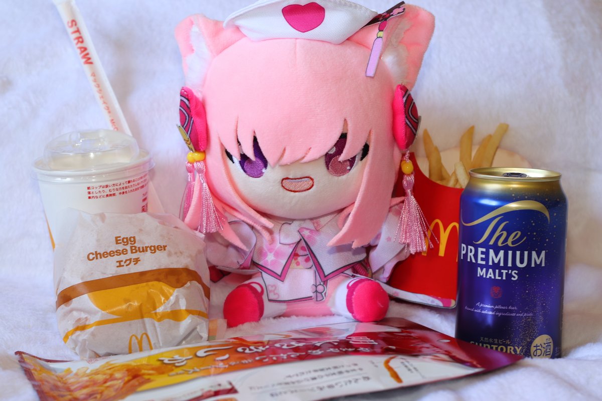 em0318's tweet photo. @TensyouinHimeno @YouTube エグチ🍟バニラシェイクにプレモルとお土産を添えたお誕生日セット😎🎉

#天璋院ひめの https://t.co/awN6Pvk4rc