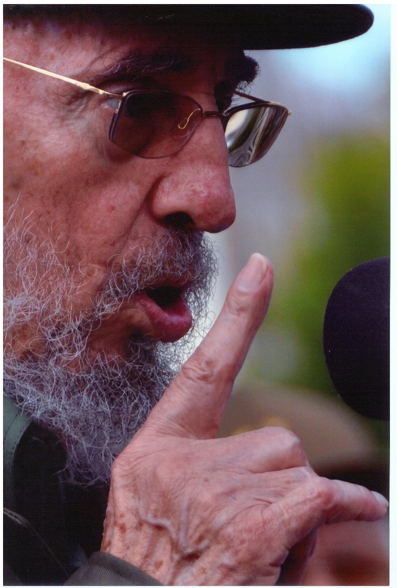 "Y mientras haya la inteligencia y haya el corazón de nuestro pueblo, y mientras que la inteligencia y el corazón de nuestro pueblo estén con la Revolución, jamás la Revolución será vencida".
#FidelViveEntreNosotros 
<a href="/CubaMined/">MINED</a>