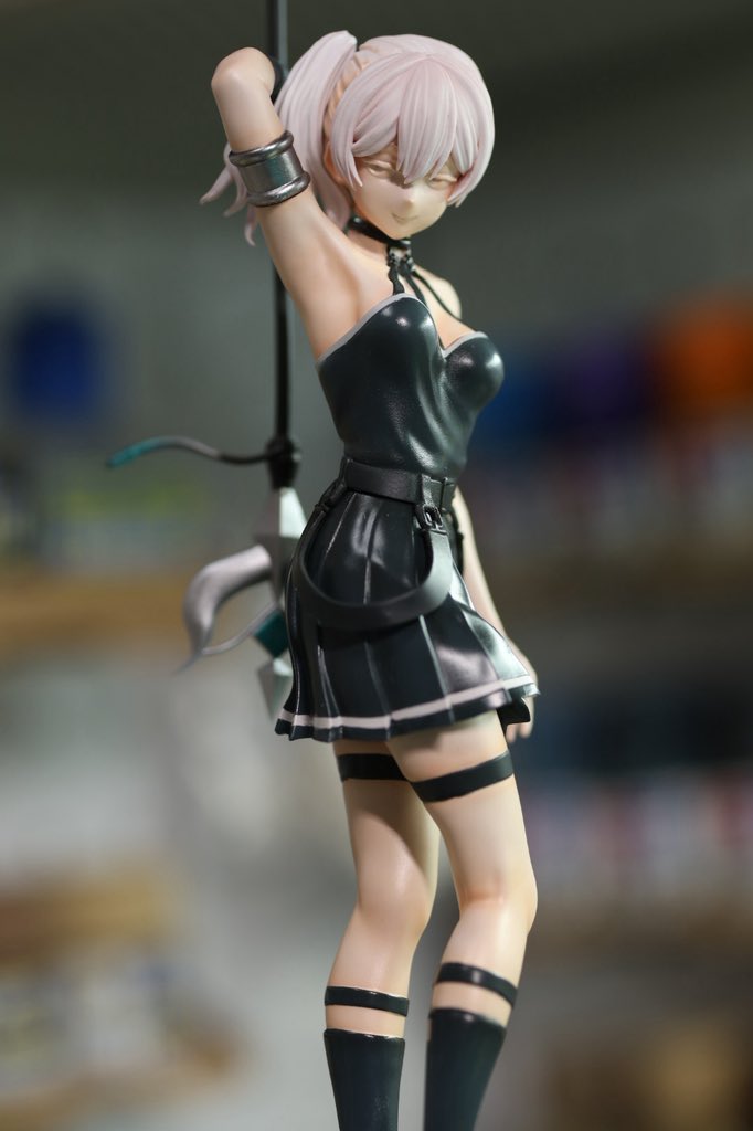 オレンジ出力品、白サフ→クリア→ムーンストーンパール→クリア→サフレスフレッシュ→艶消し。

ちょっとコツと言うか方向性みたいなのが見えた気がする。

ユーベル、ジト目可愛いね〜🥰