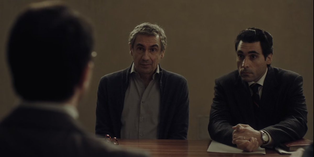 Alessio3R's tweet image. Praticamente #Portobello lo sto ascoltando, perché tanto non si vede un cazzo. Bella questa nuova moda di fare la fotografia sottoesposta, proprio una bella cacata